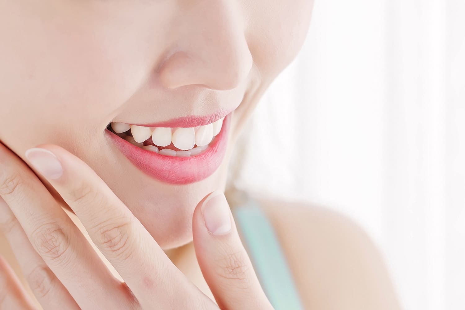 白く美しい歯がつくる素敵な笑顔